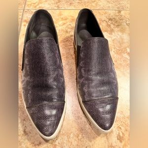 Vince runner size 8 but fits more like a 9